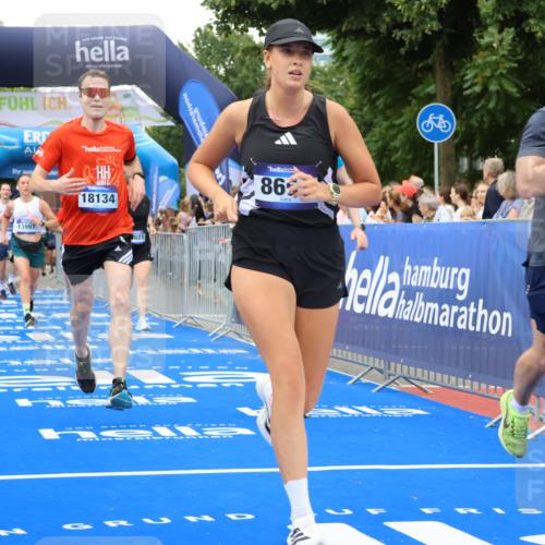 29.06.2025 - hella hamburg halbmarathon Strokosch-Dieckow http://msf.ph/oto/8500323 29.06.2025 10:53:23 Ziel 1061, 1499, 1683, 1727, 2070, 2074, 2354, 4065, 5866, 6198, 6629, 6942, 7312, 8651, 11068, 11844, 12490, 12909, 13912, 13997, 15681, 15838, 17710, 18134, 18901 meine-sportfotos.de