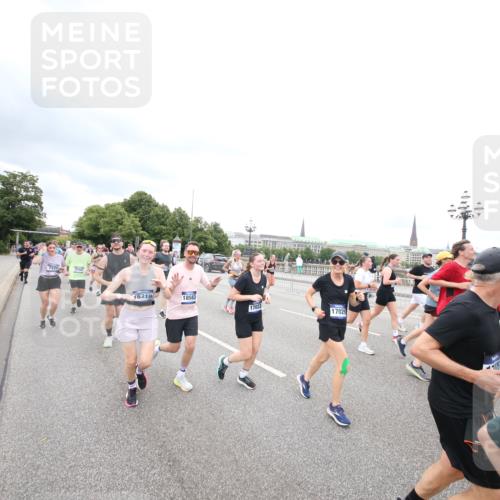 29.06.2025 - hella hamburg halbmarathon Jannik Wohlers http://msf.ph/oto/8500327 29.06.2025 10:57:15 Lombardsbrücke 1123, 1242, 1248, 1265, 1643, 2015, 2451, 2567, 3191, 3385, 3433, 3750, 3954, 4059, 4197, 4521, 4830, 5117, 5632, 5736, 6827, 6857, 6916, 7172, 7720, 8035, 8159, 8386, 8708, 8873, 9059, 9233, 9318, 9496, 9607, 9613, 9840, 10070, 10461, 10551, 10578, 10629, 10630, 11026, 11193, 11377, 11947, 12172, 12713, 12799, 12819, 13131, 13340, 13425, 13427, 13882, 14256, 14944, 14968, 15033, 15288, 15956, 15958, 16082, 16130 meine-sportfotos.de