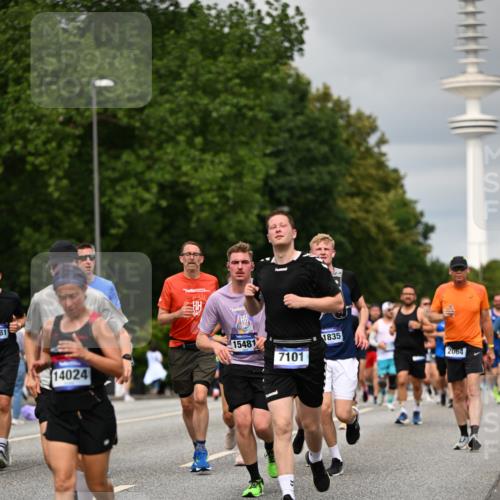 29.06.2025 - hella hamburg halbmarathon Dr. Thomas Lammeyer http://msf.ph/oto/8500331 29.06.2025 10:24:34 Kennedybrücke 1046, 1069, 1110, 1115, 1154, 1471, 1474, 1534, 2053, 2064, 2834, 3733, 3842, 4422, 4585, 4737, 4739, 5659, 5831, 5937, 7101, 7131, 7519, 7739, 7808, 8025, 8387, 8462, 8588, 8738, 9136, 9196, 9735, 9873, 10039, 10041, 10414, 10550, 10595, 10613, 10647, 10754, 11100, 11434 meine-sportfotos.de