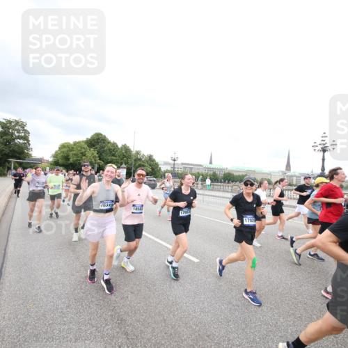29.06.2025 - hella hamburg halbmarathon Jannik Wohlers http://msf.ph/oto/8500334 29.06.2025 10:57:15 Lombardsbrücke 1123, 1242, 1248, 1265, 1643, 2015, 2451, 2567, 3191, 3385, 3433, 3750, 3954, 4059, 4197, 4521, 4830, 5117, 5632, 5736, 6827, 6857, 6916, 7172, 7720, 8035, 8159, 8386, 8708, 8873, 9059, 9233, 9318, 9496, 9607, 9613, 9840, 10070, 10461, 10551, 10578, 10629, 10630, 11026, 11193, 11377, 11947, 12172, 12713, 12799, 12819, 13131, 13340, 13425, 13427, 13882, 14256, 14944, 14968, 15033, 15288, 15956, 15958, 16082, 16130 meine-sportfotos.de