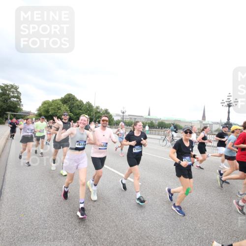 29.06.2025 - hella hamburg halbmarathon Jannik Wohlers http://msf.ph/oto/8500341 29.06.2025 10:57:15 Lombardsbrücke 1123, 1242, 1248, 1265, 1643, 2015, 2451, 2567, 3191, 3385, 3433, 3750, 3954, 4059, 4197, 4521, 4830, 5117, 5632, 5736, 6827, 6857, 6916, 7172, 7720, 8035, 8159, 8386, 8708, 8873, 9059, 9233, 9318, 9496, 9607, 9613, 9840, 10070, 10461, 10551, 10578, 10629, 10630, 11026, 11193, 11377, 11947, 12172, 12713, 12799, 12819, 13131, 13340, 13425, 13427, 13882, 14256, 14944, 14968, 15033, 15288, 15956, 15958, 16082, 16130 meine-sportfotos.de