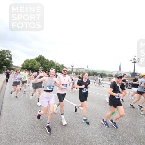 29.06.2025 - hella hamburg halbmarathon Jannik Wohlers http://msf.ph/oto/8500345 29.06.2025 10:57:15 Lombardsbrücke 1123, 1242, 1248, 1265, 1643, 2015, 2451, 2567, 3191, 3385, 3433, 3750, 3954, 4059, 4197, 4521, 4830, 5117, 5632, 5736, 6827, 6857, 6916, 7172, 7720, 8035, 8159, 8386, 8708, 8873, 9059, 9233, 9318, 9496, 9607, 9613, 9840, 10070, 10461, 10551, 10578, 10629, 10630, 11026, 11193, 11377, 11947, 12172, 12713, 12799, 12819, 13131, 13340, 13425, 13427, 13882, 14256, 14944, 14968, 15033, 15288, 15956, 15958, 16082, 16130 meine-sportfotos.de