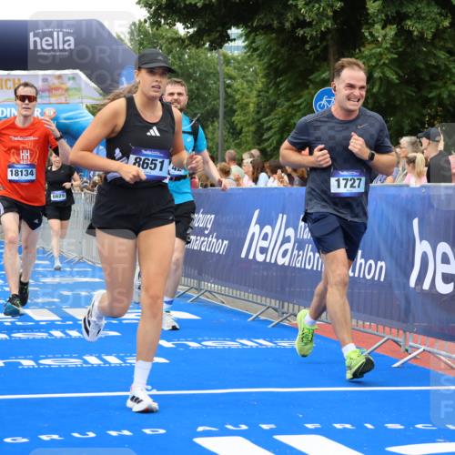 29.06.2025 - hella hamburg halbmarathon Strokosch-Dieckow http://msf.ph/oto/8500355 29.06.2025 10:53:23 Ziel 1061, 1499, 1683, 1727, 2070, 2074, 2354, 4065, 5866, 6198, 6629, 6942, 7312, 8651, 11068, 11844, 12490, 12909, 13912, 13997, 15681, 15838, 17710, 18134, 18901 meine-sportfotos.de