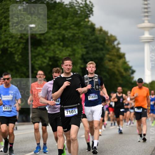29.06.2025 - hella hamburg halbmarathon Dr. Thomas Lammeyer http://msf.ph/oto/8500361 29.06.2025 10:24:35 Kennedybrücke 1046, 1069, 1110, 1115, 1154, 1471, 1474, 1534, 2053, 2064, 2834, 3733, 3842, 4422, 4585, 4737, 4739, 5659, 5831, 5937, 7101, 7131, 7519, 7739, 7808, 8025, 8387, 8462, 8588, 8738, 9136, 9196, 9735, 9873, 10039, 10041, 10414, 10550, 10595, 10613, 10647, 10754, 11100, 11434 meine-sportfotos.de