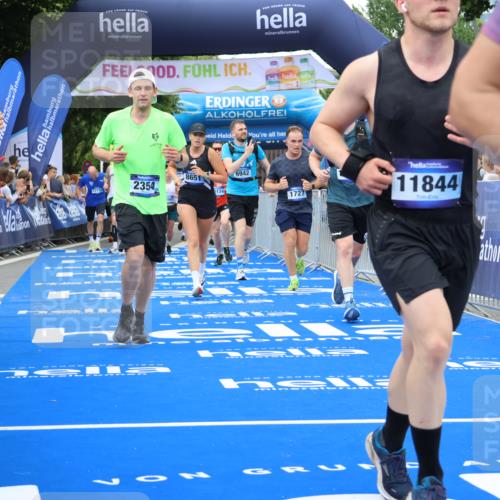 29.06.2025 - hella hamburg halbmarathon Strokosch-Dieckow http://msf.ph/oto/8500378 29.06.2025 10:53:20 Ziel 1683, 1727, 2074, 2354, 4065, 6198, 6629, 6942, 7312, 8361, 8651, 9142, 11844, 12490, 12875, 13912, 13997, 15179, 15681, 15838, 18134, 18901 meine-sportfotos.de