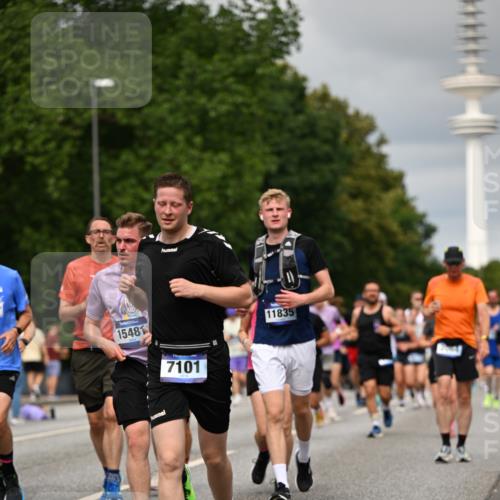 29.06.2025 - hella hamburg halbmarathon Dr. Thomas Lammeyer http://msf.ph/oto/8500380 29.06.2025 10:24:35 Kennedybrücke 1046, 1069, 1110, 1115, 1154, 1471, 1474, 1534, 2053, 2064, 2834, 3733, 3842, 4422, 4585, 4737, 4739, 5659, 5831, 5937, 7101, 7131, 7519, 7739, 7808, 8025, 8387, 8462, 8588, 8738, 9136, 9196, 9735, 9873, 10039, 10041, 10414, 10550, 10595, 10613, 10647, 10754, 11100, 11434 meine-sportfotos.de