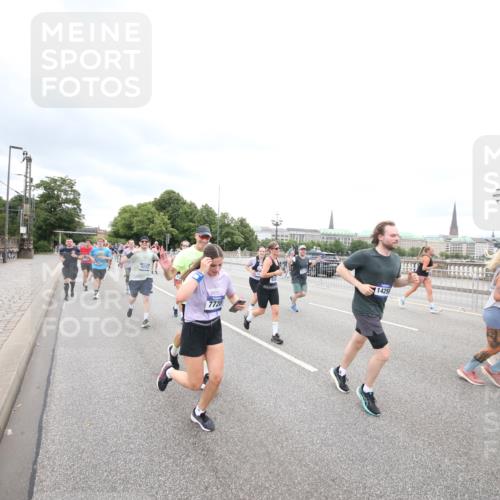 29.06.2025 - hella hamburg halbmarathon Jannik Wohlers http://msf.ph/oto/8500412 29.06.2025 10:57:17 Lombardsbrücke 1123, 1242, 1248, 1265, 1643, 2015, 2451, 2567, 2900, 3191, 3385, 3433, 3750, 3954, 4059, 4197, 4521, 4830, 5117, 5632, 5736, 6827, 6857, 6916, 7172, 7720, 8159, 8708, 8873, 9059, 9233, 9318, 9394, 9496, 9607, 9613, 9840, 10070, 10352, 10461, 10513, 10551, 10578, 10629, 10630, 11013, 11026, 11193, 11266, 11267, 11377, 11947, 12172, 12713, 12819, 13131, 13340, 13425, 13427, 13882, 14256, 14290, 14944, 14968, 15033, 15288, 15956, 15958, 16082, 16130 meine-sportfotos.de