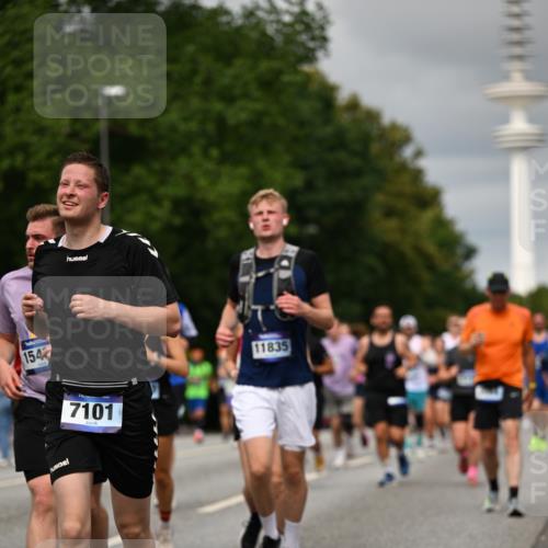 29.06.2025 - hella hamburg halbmarathon Dr. Thomas Lammeyer http://msf.ph/oto/8500414 29.06.2025 10:24:36 Kennedybrücke 1046, 1069, 1115, 1154, 1471, 1474, 1534, 2053, 2064, 2834, 3733, 3842, 4422, 4585, 4739, 4869, 5659, 5831, 5937, 7101, 7131, 7519, 7739, 7808, 8025, 8387, 8462, 8588, 8738, 9136, 9196, 9735, 9873, 10039, 10041, 10414, 10550, 10595, 10613, 10647, 10754, 11100, 11434 meine-sportfotos.de