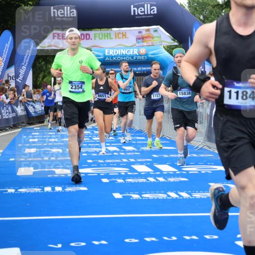 29.06.2025 - hella hamburg halbmarathon Strokosch-Dieckow http://msf.ph/oto/8500421 29.06.2025 10:53:21 Ziel 1683, 1727, 2074, 2354, 4065, 6198, 6629, 6942, 7312, 8651, 9142, 11068, 11844, 12490, 12875, 12909, 13912, 13997, 15179, 15681, 15838, 18134, 18901 meine-sportfotos.de