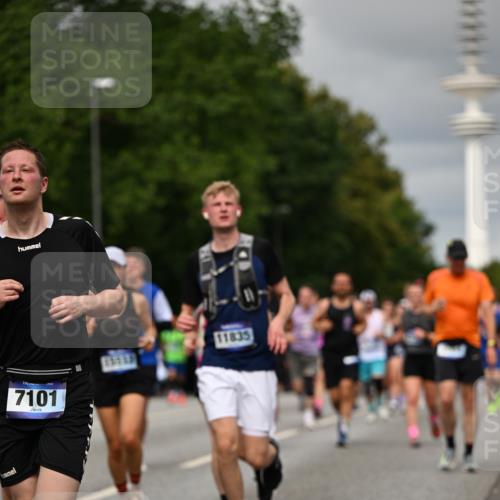 29.06.2025 - hella hamburg halbmarathon Dr. Thomas Lammeyer http://msf.ph/oto/8500425 29.06.2025 10:24:36 Kennedybrücke 1046, 1069, 1115, 1154, 1471, 1474, 1534, 2053, 2064, 2834, 3733, 3842, 4422, 4585, 4739, 4869, 5659, 5831, 5937, 7101, 7131, 7519, 7739, 7808, 8025, 8387, 8462, 8588, 8738, 9136, 9196, 9735, 9873, 10039, 10041, 10414, 10550, 10595, 10613, 10647, 10754, 11100, 11434 meine-sportfotos.de