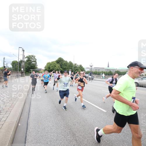 29.06.2025 - hella hamburg halbmarathon Jannik Wohlers http://msf.ph/oto/8500431 29.06.2025 10:57:18 Lombardsbrücke 1123, 1242, 1248, 1265, 1643, 2015, 2451, 2567, 2900, 3191, 3385, 3433, 3750, 3954, 4059, 4197, 4521, 4830, 5117, 5632, 5736, 6827, 6857, 6916, 7172, 7193, 7720, 8159, 8474, 8708, 8773, 8873, 9059, 9233, 9318, 9394, 9496, 9607, 9613, 9840, 10070, 10352, 10461, 10513, 10551, 10578, 10629, 10630, 10912, 11013, 11026, 11193, 11266, 11267, 11377, 11947, 12172, 12713, 12819, 13131, 13340, 13882, 14256, 14290, 14944, 14968, 15033, 15288, 15800, 15956, 15958, 16082, 16130 meine-sportfotos.de