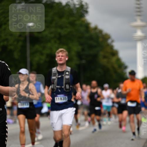 29.06.2025 - hella hamburg halbmarathon Dr. Thomas Lammeyer http://msf.ph/oto/8500437 29.06.2025 10:24:37 Kennedybrücke 1046, 1069, 1154, 1471, 1474, 1534, 2053, 2064, 2834, 3733, 3842, 4422, 4585, 4869, 5659, 5831, 5937, 6951, 7101, 7131, 7519, 7739, 7808, 8025, 8387, 8462, 8588, 8738, 9136, 9196, 9735, 9873, 10039, 10041, 10414, 10550, 10595, 10613, 10647, 10754, 11100, 11434 meine-sportfotos.de