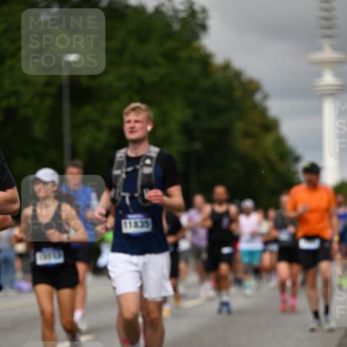 29.06.2025 - hella hamburg halbmarathon Dr. Thomas Lammeyer http://msf.ph/oto/8500443 29.06.2025 10:24:37 Kennedybrücke 1046, 1069, 1154, 1471, 1474, 1534, 2053, 2064, 2834, 3733, 3842, 4422, 4585, 4869, 5659, 5831, 5937, 6951, 7101, 7131, 7519, 7739, 7808, 8025, 8387, 8462, 8588, 8738, 9136, 9196, 9735, 9873, 10039, 10041, 10414, 10550, 10595, 10613, 10647, 10754, 11100, 11434 meine-sportfotos.de