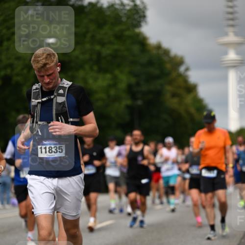 29.06.2025 - hella hamburg halbmarathon Dr. Thomas Lammeyer http://msf.ph/oto/8500470 29.06.2025 10:24:38 Kennedybrücke 1011, 1046, 1069, 1154, 1471, 1474, 1534, 2053, 2064, 2834, 3733, 3842, 4166, 4288, 4422, 4585, 4754, 4869, 5659, 5831, 5937, 6951, 7101, 7131, 7519, 7739, 7808, 8025, 8387, 8462, 8588, 8738, 9136, 9196, 9735, 9873, 10039, 10041, 10414, 10595, 10613, 10647, 10754, 11100, 11434 meine-sportfotos.de