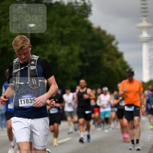 29.06.2025 - hella hamburg halbmarathon Dr. Thomas Lammeyer http://msf.ph/oto/8500475 29.06.2025 10:24:38 Kennedybrücke 1011, 1046, 1069, 1154, 1471, 1474, 1534, 2053, 2064, 2834, 3733, 3842, 4166, 4288, 4422, 4585, 4754, 4869, 5659, 5831, 5937, 6951, 7101, 7131, 7519, 7739, 7808, 8025, 8387, 8462, 8588, 8738, 9136, 9196, 9735, 9873, 10039, 10041, 10414, 10595, 10613, 10647, 10754, 11100, 11434 meine-sportfotos.de