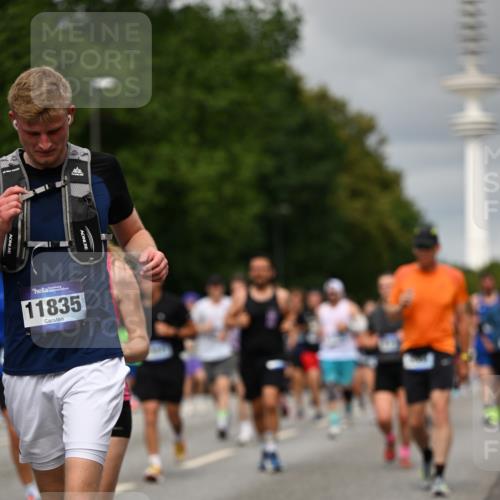 29.06.2025 - hella hamburg halbmarathon Dr. Thomas Lammeyer http://msf.ph/oto/8500484 29.06.2025 10:24:38 Kennedybrücke 1011, 1046, 1069, 1154, 1471, 1474, 1534, 2053, 2064, 2834, 3733, 3842, 4166, 4288, 4422, 4585, 4754, 4869, 5659, 5831, 5937, 6951, 7101, 7131, 7519, 7739, 7808, 8025, 8387, 8462, 8588, 8738, 9136, 9196, 9735, 9873, 10039, 10041, 10414, 10595, 10613, 10647, 10754, 11100, 11434 meine-sportfotos.de