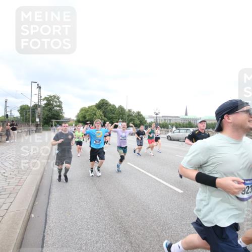 29.06.2025 - hella hamburg halbmarathon Jannik Wohlers http://msf.ph/oto/8500491 29.06.2025 10:57:19 Lombardsbrücke 1123, 1242, 1248, 1265, 1643, 2015, 2451, 2567, 2900, 3191, 3385, 3433, 3954, 4059, 4197, 4521, 4830, 5632, 5736, 6857, 6916, 7172, 7193, 7720, 8159, 8474, 8708, 8773, 9059, 9233, 9318, 9394, 9496, 9607, 9613, 9840, 10070, 10352, 10461, 10513, 10551, 10578, 10629, 10630, 10912, 11013, 11026, 11193, 11266, 11267, 11377, 11947, 12172, 12713, 12819, 13131, 13176, 13340, 13882, 14256, 14290, 14944, 14968, 15033, 15288, 15800, 15956, 15958, 16082, 16130 meine-sportfotos.de
