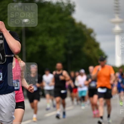 29.06.2025 - hella hamburg halbmarathon Dr. Thomas Lammeyer http://msf.ph/oto/8500500 29.06.2025 10:24:39 Kennedybrücke 1011, 1046, 1069, 1154, 1471, 1474, 1534, 2053, 2064, 2834, 3733, 3842, 4154, 4166, 4288, 4422, 4585, 4754, 4869, 5181, 5659, 5831, 5937, 6951, 7101, 7131, 7519, 7739, 7808, 8025, 8462, 8588, 8738, 9136, 9873, 10039, 10041, 10414, 10595, 10613, 10647, 10754, 11100, 11434 meine-sportfotos.de