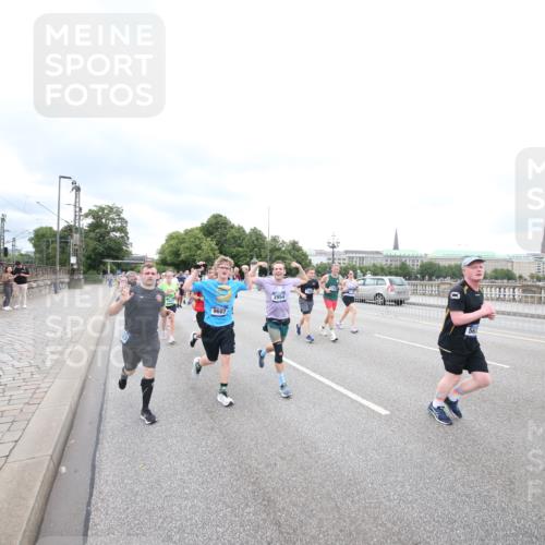 29.06.2025 - hella hamburg halbmarathon Jannik Wohlers http://msf.ph/oto/8500503 29.06.2025 10:57:19 Lombardsbrücke 1123, 1242, 1248, 1265, 1643, 2015, 2451, 2567, 2900, 3191, 3385, 3433, 3954, 4059, 4197, 4521, 4830, 5632, 5736, 6857, 6916, 7172, 7193, 7720, 8159, 8474, 8708, 8773, 9059, 9233, 9318, 9394, 9496, 9607, 9613, 9840, 10070, 10352, 10461, 10513, 10551, 10578, 10629, 10630, 10912, 11013, 11026, 11193, 11266, 11267, 11377, 11947, 12172, 12713, 12819, 13131, 13176, 13340, 13882, 14256, 14290, 14944, 14968, 15033, 15288, 15800, 15956, 15958, 16082, 16130 meine-sportfotos.de