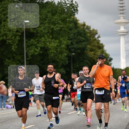 29.06.2025 - hella hamburg halbmarathon Dr. Thomas Lammeyer http://msf.ph/oto/8500518 29.06.2025 10:24:39 Kennedybrücke 1011, 1046, 1069, 1154, 1471, 1474, 1534, 2053, 2064, 2834, 3733, 3842, 4154, 4166, 4288, 4422, 4585, 4754, 4869, 5181, 5659, 5831, 5937, 6951, 7101, 7131, 7519, 7739, 7808, 8025, 8462, 8588, 8738, 9136, 9873, 10039, 10041, 10414, 10595, 10613, 10647, 10754, 11100, 11434 meine-sportfotos.de
