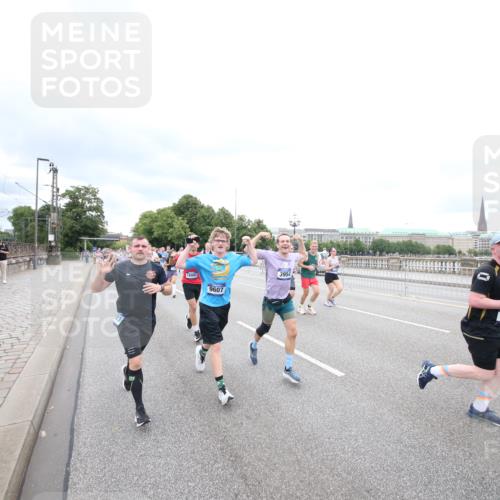 29.06.2025 - hella hamburg halbmarathon Jannik Wohlers http://msf.ph/oto/8500521 29.06.2025 10:57:19 Lombardsbrücke 1123, 1242, 1248, 1265, 1643, 2015, 2451, 2567, 2900, 3191, 3385, 3433, 3954, 4059, 4197, 4521, 4830, 5632, 5736, 6857, 6916, 7172, 7193, 7720, 8159, 8474, 8708, 8773, 9059, 9233, 9318, 9394, 9496, 9607, 9613, 9840, 10070, 10352, 10461, 10513, 10551, 10578, 10629, 10630, 10912, 11013, 11026, 11193, 11266, 11267, 11377, 11947, 12172, 12713, 12819, 13131, 13176, 13340, 13882, 14256, 14290, 14944, 14968, 15033, 15288, 15800, 15956, 15958, 16082, 16130 meine-sportfotos.de