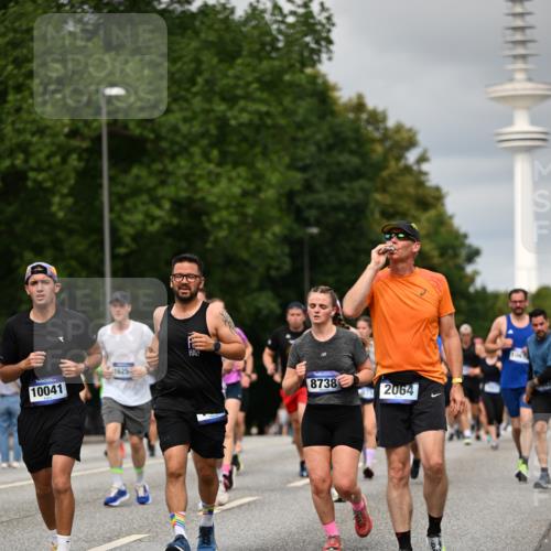 29.06.2025 - hella hamburg halbmarathon Dr. Thomas Lammeyer http://msf.ph/oto/8500540 29.06.2025 10:24:40 Kennedybrücke 1011, 1046, 1069, 1154, 1471, 1474, 1534, 2053, 2064, 2834, 3733, 3842, 4154, 4166, 4288, 4422, 4754, 4869, 5181, 5659, 5831, 5937, 6951, 7101, 7131, 7519, 7739, 7808, 8025, 8462, 8588, 8738, 9011, 9136, 9873, 10039, 10041, 10414, 10595, 10613, 10647, 10754, 11100 meine-sportfotos.de