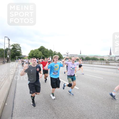 29.06.2025 - hella hamburg halbmarathon Jannik Wohlers http://msf.ph/oto/8500542 29.06.2025 10:57:20 Lombardsbrücke 1123, 1242, 1248, 1265, 1643, 2015, 2451, 2567, 2900, 3191, 3385, 3433, 3954, 4059, 4197, 4521, 4830, 5632, 5736, 6857, 6916, 7172, 7193, 7720, 8159, 8474, 8708, 8773, 9059, 9233, 9318, 9394, 9496, 9607, 9613, 9840, 10070, 10352, 10461, 10513, 10551, 10578, 10629, 10630, 10912, 11013, 11026, 11193, 11266, 11267, 11377, 11947, 12172, 12713, 12819, 13131, 13176, 13340, 13882, 14256, 14290, 14944, 14968, 15033, 15288, 15800, 15956, 16082 meine-sportfotos.de