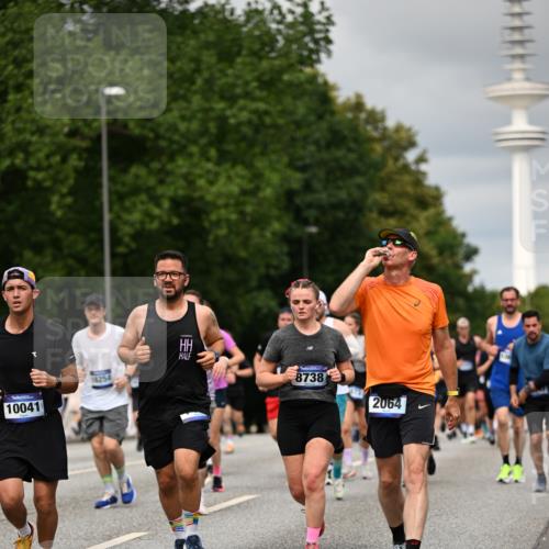 29.06.2025 - hella hamburg halbmarathon Dr. Thomas Lammeyer http://msf.ph/oto/8500550 29.06.2025 10:24:40 Kennedybrücke 1011, 1046, 1069, 1154, 1471, 1474, 1534, 2053, 2064, 2834, 3733, 3842, 4154, 4166, 4288, 4422, 4754, 4869, 5181, 5659, 5831, 5937, 6951, 7101, 7131, 7519, 7739, 7808, 8025, 8462, 8588, 8738, 9011, 9136, 9873, 10039, 10041, 10414, 10595, 10613, 10647, 10754, 11100 meine-sportfotos.de