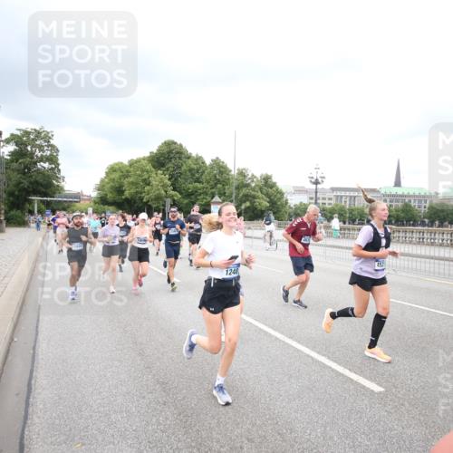 29.06.2025 - hella hamburg halbmarathon Jannik Wohlers http://msf.ph/oto/8500576 29.06.2025 10:57:21 Lombardsbrücke 1123, 1242, 1248, 1265, 1643, 2015, 2451, 2567, 2900, 3191, 3385, 3433, 3954, 4059, 4521, 4830, 5632, 5736, 6857, 6916, 7172, 7193, 7720, 8159, 8474, 8708, 8773, 9059, 9233, 9318, 9394, 9496, 9607, 9613, 9840, 10070, 10352, 10461, 10513, 10551, 10578, 10629, 10630, 10912, 11013, 11026, 11193, 11266, 11267, 11377, 11947, 12172, 13131, 13176, 13340, 13882, 14256, 14290, 15033, 15288, 15800, 15956, 16082 meine-sportfotos.de
