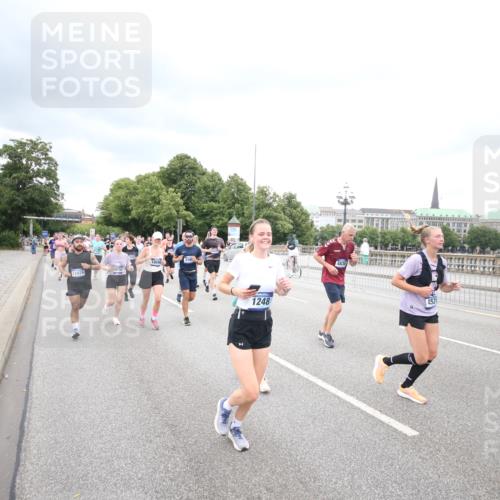 29.06.2025 - hella hamburg halbmarathon Jannik Wohlers http://msf.ph/oto/8500578 29.06.2025 10:57:21 Lombardsbrücke 1123, 1242, 1248, 1265, 1643, 2015, 2451, 2567, 2900, 3191, 3385, 3433, 3954, 4059, 4521, 4830, 5632, 5736, 6857, 6916, 7172, 7193, 7720, 8159, 8474, 8708, 8773, 9059, 9233, 9318, 9394, 9496, 9607, 9613, 9840, 10070, 10352, 10461, 10513, 10551, 10578, 10629, 10630, 10912, 11013, 11026, 11193, 11266, 11267, 11377, 11947, 12172, 13131, 13176, 13340, 13882, 14256, 14290, 15033, 15288, 15800, 15956, 16082 meine-sportfotos.de