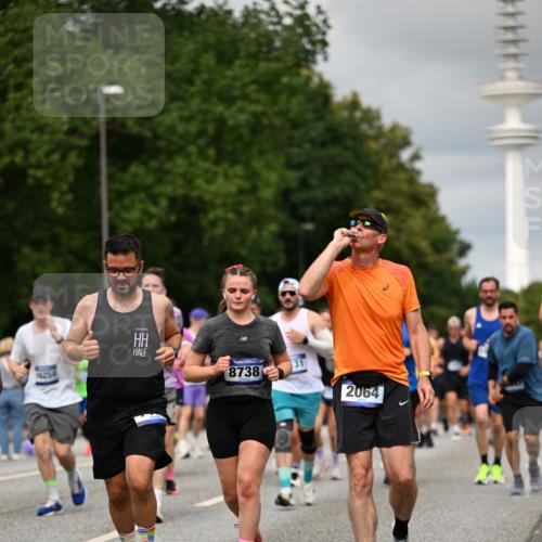 29.06.2025 - hella hamburg halbmarathon Dr. Thomas Lammeyer http://msf.ph/oto/8500582 29.06.2025 10:24:41 Kennedybrücke 1011, 1046, 1069, 1154, 1471, 1474, 1534, 2053, 2064, 2834, 3733, 3842, 4154, 4166, 4288, 4422, 4754, 4869, 5181, 5659, 5831, 5937, 6951, 7101, 7131, 7519, 7739, 7808, 8025, 8462, 8588, 8738, 8940, 9005, 9011, 9873, 10039, 10041, 10414, 10595, 10613, 10647, 10754, 11100 meine-sportfotos.de