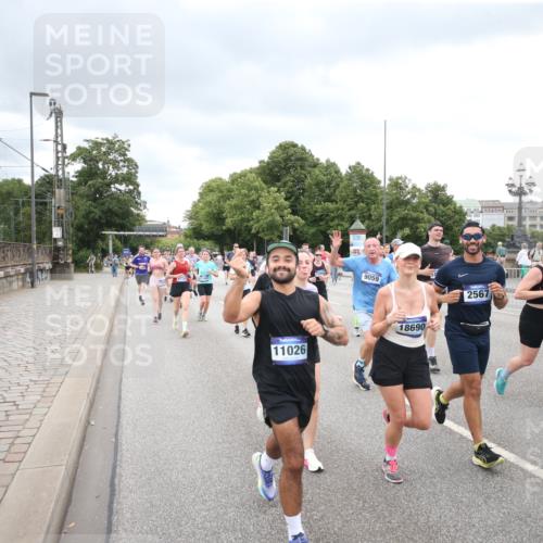 29.06.2025 - hella hamburg halbmarathon Jannik Wohlers http://msf.ph/oto/8500611 29.06.2025 10:57:23 Lombardsbrücke 1123, 1242, 1248, 1265, 2015, 2451, 2567, 2900, 3191, 3644, 3954, 4059, 4521, 4830, 5632, 5736, 6916, 7172, 7193, 7556, 7720, 8159, 8474, 8708, 8773, 9059, 9233, 9318, 9394, 9496, 9607, 9613, 9840, 10070, 10352, 10380, 10461, 10513, 10551, 10578, 10629, 10630, 10912, 11013, 11026, 11193, 11266, 11267, 11377, 11947, 12172, 13131, 13176, 13340, 13882, 14256, 14290, 15800, 15956, 16082 meine-sportfotos.de
