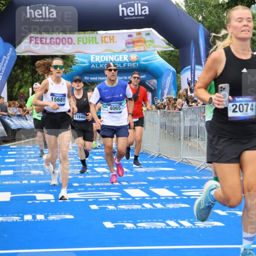 29.06.2025 - hella hamburg halbmarathon Strokosch-Dieckow http://msf.ph/oto/8500617 29.06.2025 10:53:17 Ziel 1683, 1727, 2074, 2354, 4065, 6198, 6942, 7312, 7383, 8273, 8361, 8651, 9142, 11844, 12490, 12875, 13997, 15179, 15681, 15838, 16929, 16986, 18134, 18901 meine-sportfotos.de