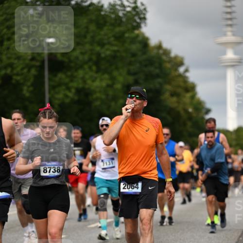 29.06.2025 - hella hamburg halbmarathon Dr. Thomas Lammeyer http://msf.ph/oto/8500632 29.06.2025 10:24:42 Kennedybrücke 1011, 1046, 1069, 1154, 1471, 1474, 1534, 2053, 2064, 2834, 3733, 3842, 4154, 4166, 4288, 4422, 4754, 4869, 5181, 5659, 5831, 5937, 6608, 6844, 6951, 7101, 7131, 7519, 7739, 8025, 8462, 8588, 8738, 8940, 9005, 9011, 9236, 9873, 10039, 10041, 10414, 10595, 10613, 10647, 10754, 11100 meine-sportfotos.de