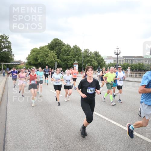 29.06.2025 - hella hamburg halbmarathon Jannik Wohlers http://msf.ph/oto/8500668 29.06.2025 10:57:24 Lombardsbrücke 1123, 1242, 1248, 1265, 2015, 2451, 2567, 2900, 3191, 3644, 3954, 4059, 4521, 4830, 5632, 5736, 6916, 7172, 7193, 7556, 8159, 8474, 8708, 8713, 8773, 9059, 9233, 9318, 9394, 9496, 9607, 9613, 9840, 10070, 10352, 10380, 10461, 10513, 10551, 10578, 10629, 10630, 10912, 11013, 11026, 11193, 11266, 11267, 11377, 12172, 13131, 13176, 13340, 13352, 13882, 14256, 14290, 14453, 15552, 15800, 15956, 16082 meine-sportfotos.de