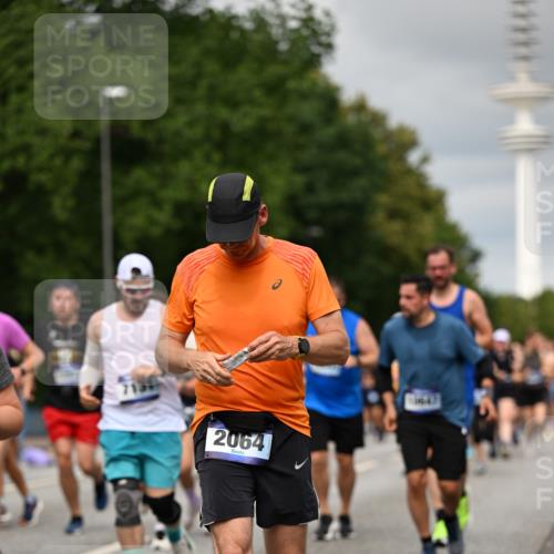 29.06.2025 - hella hamburg halbmarathon Dr. Thomas Lammeyer http://msf.ph/oto/8500687 29.06.2025 10:24:44 Kennedybrücke 1011, 1046, 1069, 1154, 1471, 1474, 1534, 2053, 2064, 2834, 3733, 3842, 4154, 4166, 4288, 4422, 4754, 4869, 5181, 5811, 5831, 5937, 6608, 6844, 6951, 7101, 7131, 8025, 8588, 8738, 8940, 9005, 9011, 9236, 9873, 10039, 10041, 10595, 10613, 10647, 10754, 11100 meine-sportfotos.de
