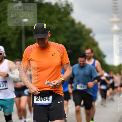 29.06.2025 - hella hamburg halbmarathon Dr. Thomas Lammeyer http://msf.ph/oto/8500719 29.06.2025 10:24:45 Kennedybrücke 1011, 1046, 1069, 1154, 1471, 1474, 1534, 2053, 2064, 2834, 3733, 3842, 4154, 4166, 4288, 4422, 4754, 4869, 5181, 5811, 5812, 5831, 5937, 6608, 6844, 6951, 7101, 7131, 8025, 8588, 8738, 8940, 9005, 9011, 9236, 9873, 10039, 10041, 10595, 10613, 10647, 10754, 11100 meine-sportfotos.de