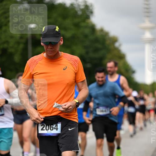 29.06.2025 - hella hamburg halbmarathon Dr. Thomas Lammeyer http://msf.ph/oto/8500725 29.06.2025 10:24:45 Kennedybrücke 1011, 1046, 1069, 1154, 1471, 1474, 1534, 2053, 2064, 2834, 3733, 3842, 4154, 4166, 4288, 4422, 4754, 4869, 5181, 5811, 5812, 5831, 5937, 6608, 6844, 6951, 7101, 7131, 8025, 8588, 8738, 8940, 9005, 9011, 9236, 9873, 10039, 10041, 10595, 10613, 10647, 10754, 11100 meine-sportfotos.de