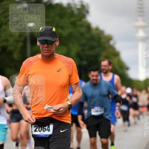 29.06.2025 - hella hamburg halbmarathon Dr. Thomas Lammeyer http://msf.ph/oto/8500731 29.06.2025 10:24:45 Kennedybrücke 1011, 1046, 1069, 1154, 1471, 1474, 1534, 2053, 2064, 2834, 3733, 3842, 4154, 4166, 4288, 4422, 4754, 4869, 5181, 5811, 5812, 5831, 5937, 6608, 6844, 6951, 7101, 7131, 8025, 8588, 8738, 8940, 9005, 9011, 9236, 9873, 10039, 10041, 10595, 10613, 10647, 10754, 11100 meine-sportfotos.de
