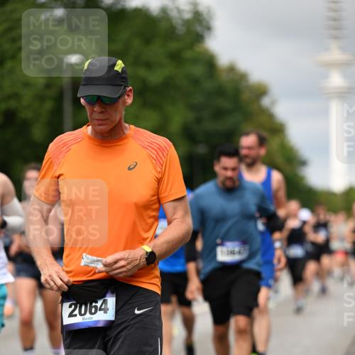 29.06.2025 - hella hamburg halbmarathon Dr. Thomas Lammeyer http://msf.ph/oto/8500735 29.06.2025 10:24:45 Kennedybrücke 1011, 1046, 1069, 1154, 1471, 1474, 1534, 2053, 2064, 2834, 3733, 3842, 4154, 4166, 4288, 4422, 4754, 4869, 5181, 5811, 5812, 5831, 5937, 6608, 6844, 6951, 7101, 7131, 8025, 8588, 8738, 8940, 9005, 9011, 9236, 9873, 10039, 10041, 10595, 10613, 10647, 10754, 11100 meine-sportfotos.de