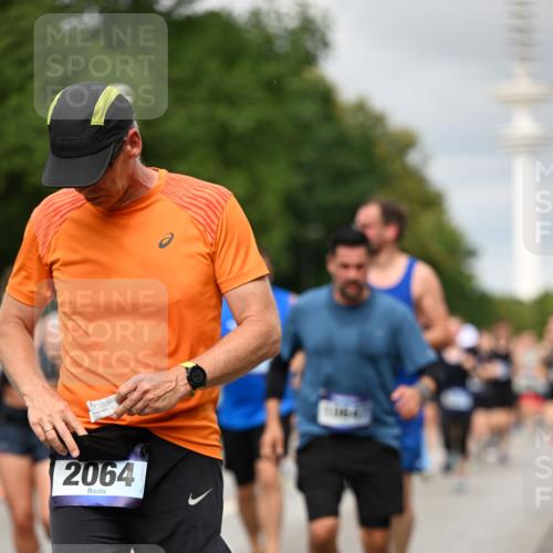 29.06.2025 - hella hamburg halbmarathon Dr. Thomas Lammeyer http://msf.ph/oto/8500747 29.06.2025 10:24:45 Kennedybrücke 1011, 1046, 1069, 1154, 1471, 1474, 1534, 2053, 2064, 2834, 3733, 3842, 4154, 4166, 4288, 4422, 4754, 4869, 5181, 5811, 5812, 5831, 5937, 6608, 6844, 6951, 7101, 7131, 8025, 8588, 8738, 8940, 9005, 9011, 9236, 9873, 10039, 10041, 10595, 10613, 10647, 10754, 11100 meine-sportfotos.de