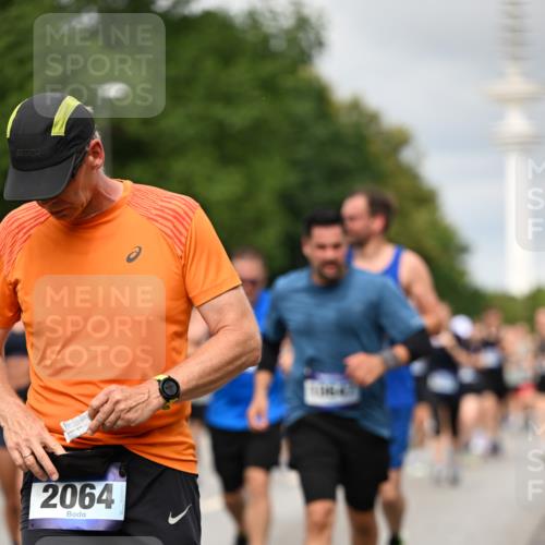 29.06.2025 - hella hamburg halbmarathon Dr. Thomas Lammeyer http://msf.ph/oto/8500756 29.06.2025 10:24:46 Kennedybrücke 1011, 1046, 1069, 1154, 1471, 1474, 1534, 2053, 2064, 2101, 2834, 3733, 3842, 4154, 4166, 4288, 4422, 4754, 4869, 5181, 5811, 5812, 5831, 5937, 6608, 6844, 6951, 7101, 7131, 8025, 8113, 8588, 8738, 8940, 9005, 9011, 9236, 9873, 9981, 10039, 10041, 10595, 10613, 10647, 10754, 11100 meine-sportfotos.de