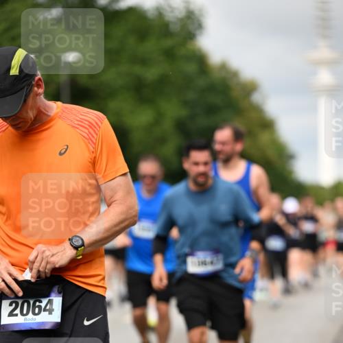 29.06.2025 - hella hamburg halbmarathon Dr. Thomas Lammeyer http://msf.ph/oto/8500763 29.06.2025 10:24:46 Kennedybrücke 1011, 1046, 1069, 1154, 1471, 1474, 1534, 2053, 2064, 2101, 2834, 3733, 3842, 4154, 4166, 4288, 4422, 4754, 4869, 5181, 5811, 5812, 5831, 5937, 6608, 6844, 6951, 7101, 7131, 8025, 8113, 8588, 8738, 8940, 9005, 9011, 9236, 9873, 9981, 10039, 10041, 10595, 10613, 10647, 10754, 11100 meine-sportfotos.de