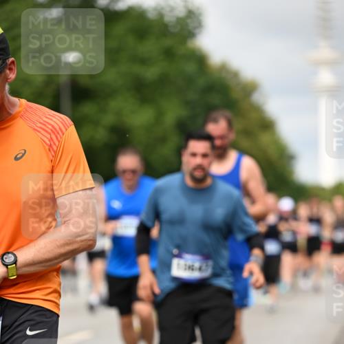 29.06.2025 - hella hamburg halbmarathon Dr. Thomas Lammeyer http://msf.ph/oto/8500781 29.06.2025 10:24:46 Kennedybrücke 1011, 1046, 1069, 1154, 1471, 1474, 1534, 2053, 2064, 2101, 2834, 3733, 3842, 4154, 4166, 4288, 4422, 4754, 4869, 5181, 5811, 5812, 5831, 5937, 6608, 6844, 6951, 7101, 7131, 8025, 8113, 8588, 8738, 8940, 9005, 9011, 9236, 9873, 9981, 10039, 10041, 10595, 10613, 10647, 10754, 11100 meine-sportfotos.de
