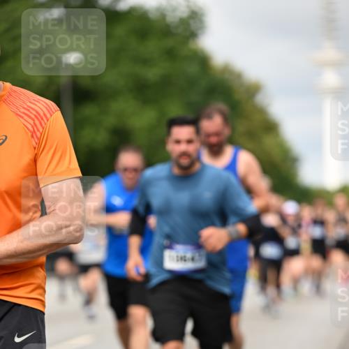 29.06.2025 - hella hamburg halbmarathon Dr. Thomas Lammeyer http://msf.ph/oto/8500787 29.06.2025 10:24:46 Kennedybrücke 1011, 1046, 1069, 1154, 1471, 1474, 1534, 2053, 2064, 2101, 2834, 3733, 3842, 4154, 4166, 4288, 4422, 4754, 4869, 5181, 5811, 5812, 5831, 5937, 6608, 6844, 6951, 7101, 7131, 8025, 8113, 8588, 8738, 8940, 9005, 9011, 9236, 9873, 9981, 10039, 10041, 10595, 10613, 10647, 10754, 11100 meine-sportfotos.de
