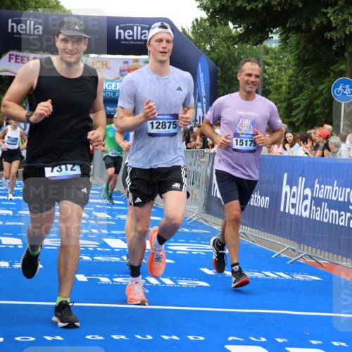 29.06.2025 - hella hamburg halbmarathon Strokosch-Dieckow http://msf.ph/oto/8500793 29.06.2025 10:53:15 Ziel 1683, 1727, 2074, 2111, 2354, 4065, 7312, 7383, 8273, 8361, 8651, 9142, 11844, 12490, 12875, 15179, 15681, 15838, 16929, 16986, 18134, 18901 meine-sportfotos.de
