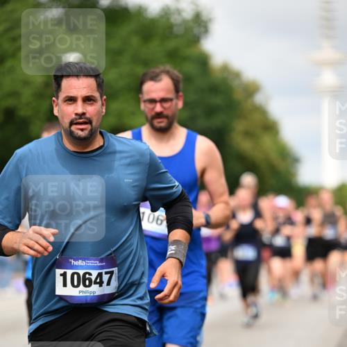 29.06.2025 - hella hamburg halbmarathon Dr. Thomas Lammeyer http://msf.ph/oto/8500825 29.06.2025 10:24:47 Kennedybrücke 1011, 1046, 1069, 1154, 1471, 1474, 1534, 2053, 2064, 2101, 2834, 3733, 3842, 4154, 4166, 4288, 4422, 4754, 4869, 5181, 5811, 5812, 5831, 5937, 6608, 6844, 6951, 7101, 7131, 8025, 8113, 8146, 8588, 8738, 8940, 9005, 9011, 9236, 9873, 9981, 10039, 10041, 10595, 10613, 10647, 10754, 11100 meine-sportfotos.de