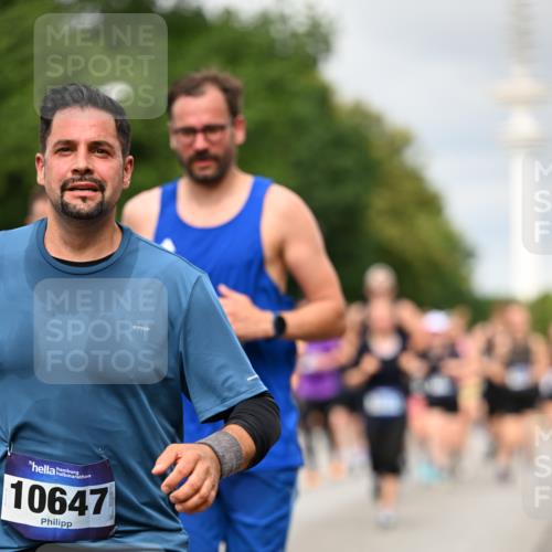 29.06.2025 - hella hamburg halbmarathon Dr. Thomas Lammeyer http://msf.ph/oto/8500832 29.06.2025 10:24:48 Kennedybrücke 1011, 1046, 1069, 1154, 1471, 1474, 1534, 2053, 2064, 2101, 2834, 3733, 3842, 4154, 4166, 4288, 4422, 4754, 4869, 5181, 5811, 5812, 5831, 5937, 6608, 6844, 6951, 7101, 7131, 8025, 8113, 8146, 8588, 8738, 8940, 9005, 9011, 9236, 9873, 9981, 10039, 10041, 10595, 10613, 10647, 10754, 11100 meine-sportfotos.de