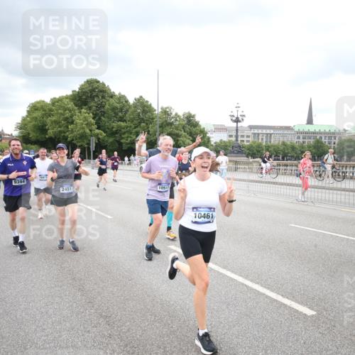 29.06.2025 - hella hamburg halbmarathon Jannik Wohlers http://msf.ph/oto/8500836 29.06.2025 10:57:28 Lombardsbrücke 1123, 1242, 1248, 1388, 2015, 2451, 2567, 2900, 3191, 3644, 3936, 3954, 4059, 4429, 4521, 4830, 6316, 6337, 6916, 7172, 7193, 7556, 8159, 8474, 8713, 8773, 9059, 9394, 9398, 9436, 9607, 9613, 9840, 10070, 10352, 10380, 10461, 10513, 10551, 10560, 10578, 10629, 10630, 10737, 10912, 11013, 11026, 11193, 11263, 11266, 11267, 11353, 11377, 11392, 11732, 13176, 13352, 13358, 13364, 13553, 13804, 13882, 14290, 14453, 14507, 14685, 15510, 15552, 15800, 15956, 16082 meine-sportfotos.de