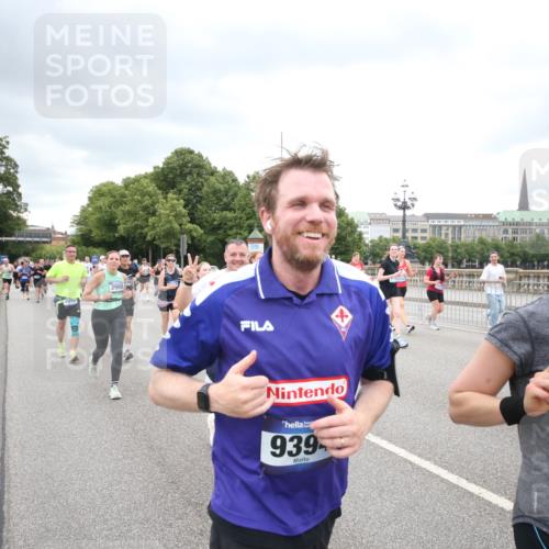 29.06.2025 - hella hamburg halbmarathon Jannik Wohlers http://msf.ph/oto/8500893 29.06.2025 10:57:30 Lombardsbrücke 1388, 2015, 2451, 2567, 2900, 3644, 3936, 4059, 4429, 5676, 6316, 6337, 6916, 7193, 7556, 7977, 7990, 8159, 8474, 8713, 8773, 9059, 9180, 9394, 9398, 9436, 9481, 9613, 9832, 9840, 10070, 10352, 10380, 10461, 10513, 10551, 10560, 10578, 10629, 10630, 10737, 10912, 11013, 11026, 11193, 11263, 11266, 11267, 11353, 11377, 11392, 11732, 12122, 13176, 13352, 13358, 13364, 13553, 13804, 13882, 14290, 14453, 14507, 14685, 15510, 15552, 15800, 15956, 16082 meine-sportfotos.de